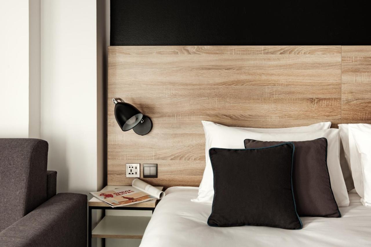 Be.Hotel San Giuliano Esterno foto The headboard of a double room at the hotel