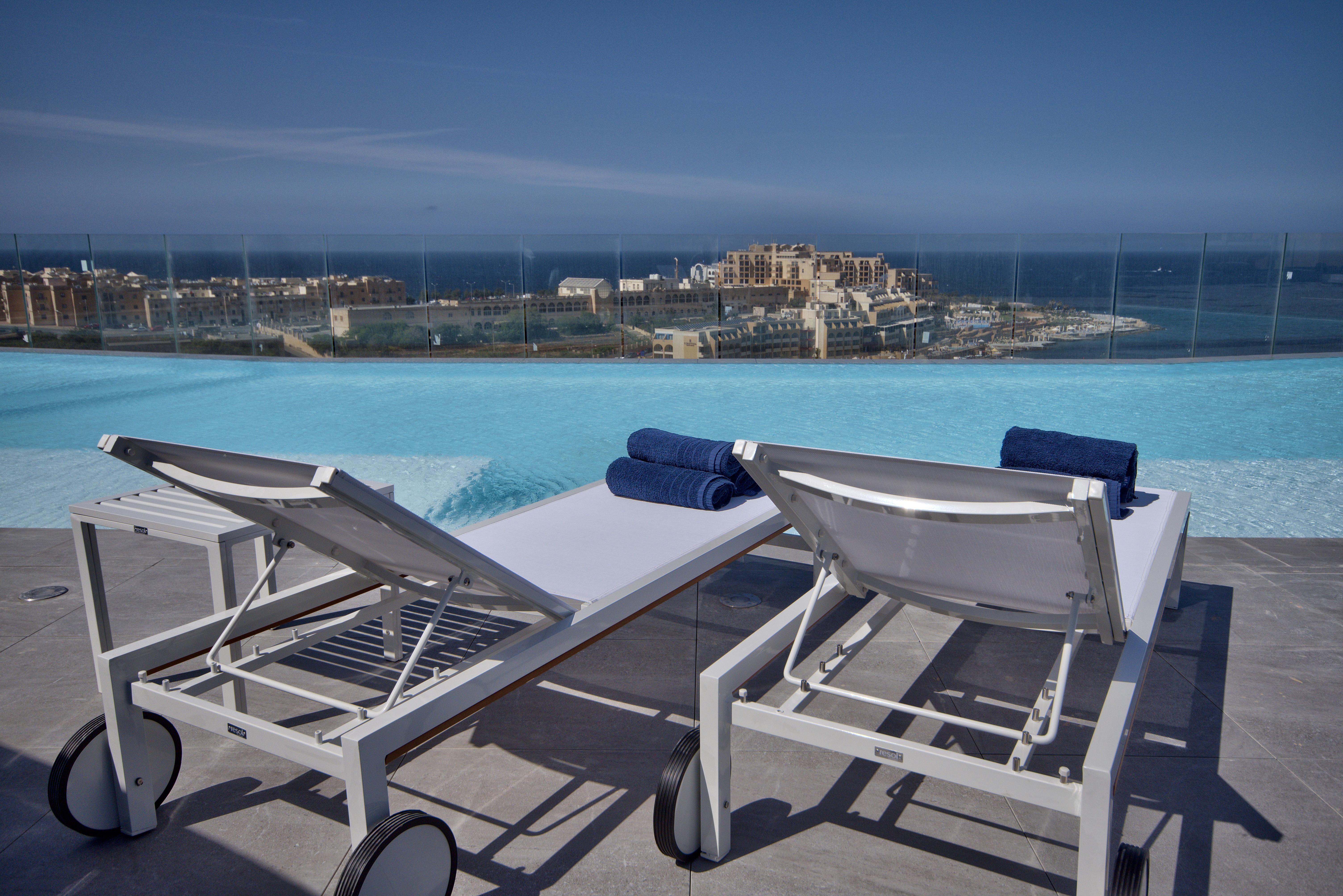 Be.Hotel San Giuliano Esterno foto The view of the sea from the rooftop pool